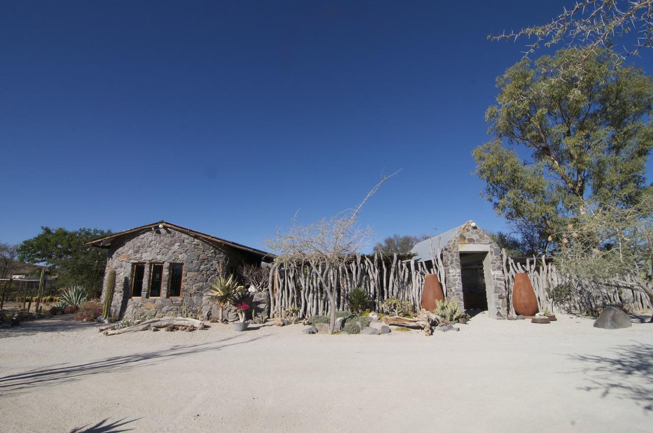 Daureb Isib Campsite And B&B Uis Exterior foto